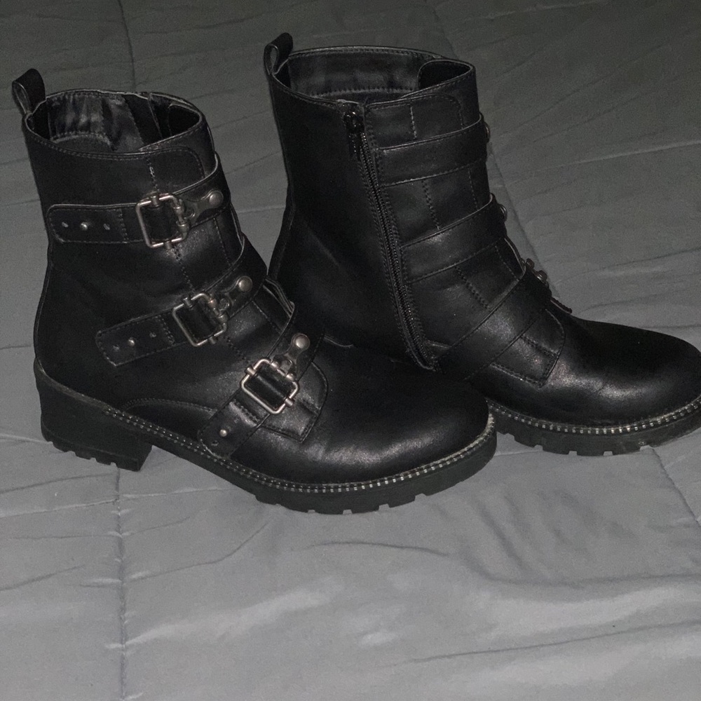 ON HOLD!!!! SO black boots